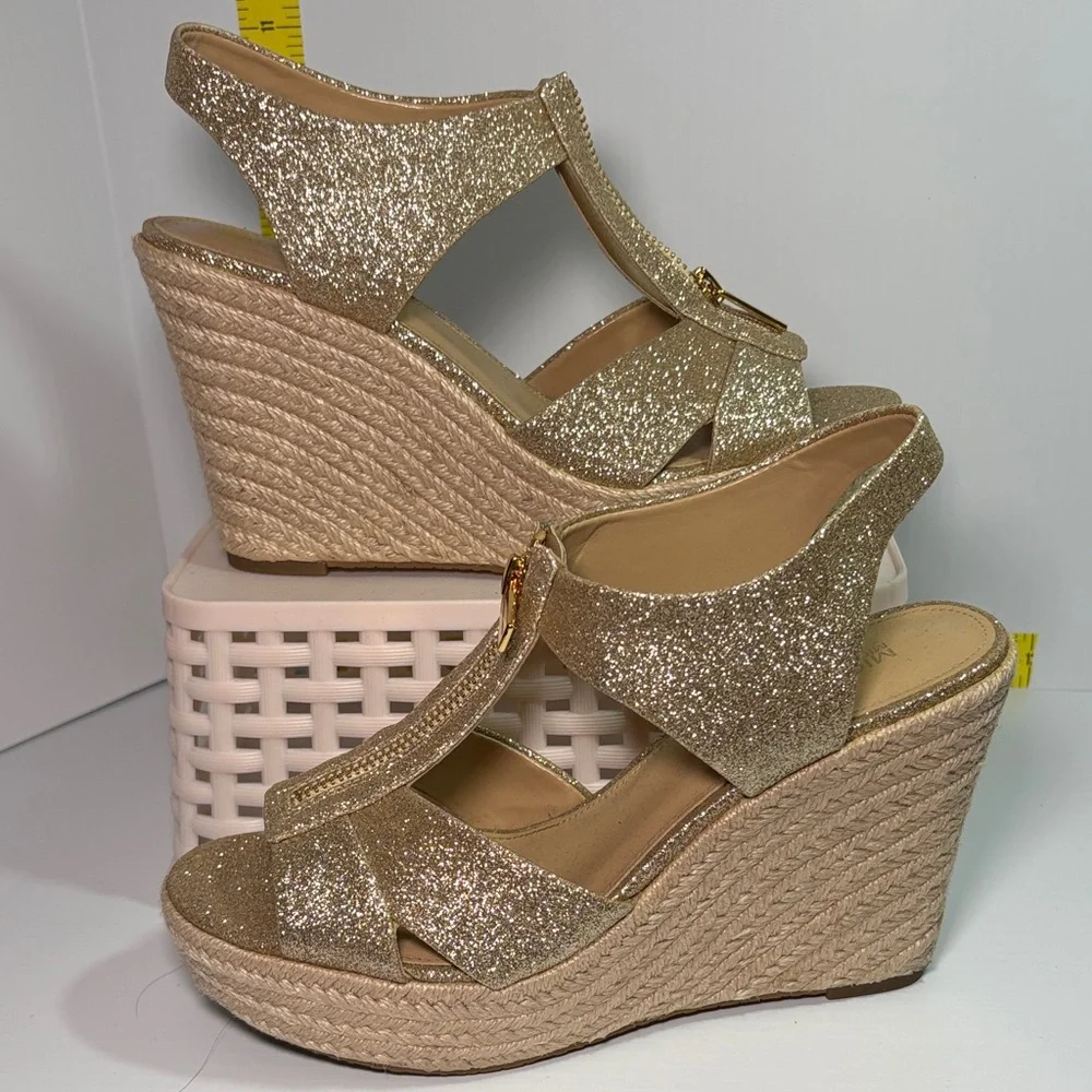 Micheal kors size 8 Sparkling Gold 5”  Wedge zip up‎ Sandals fc5. Stunning!!!